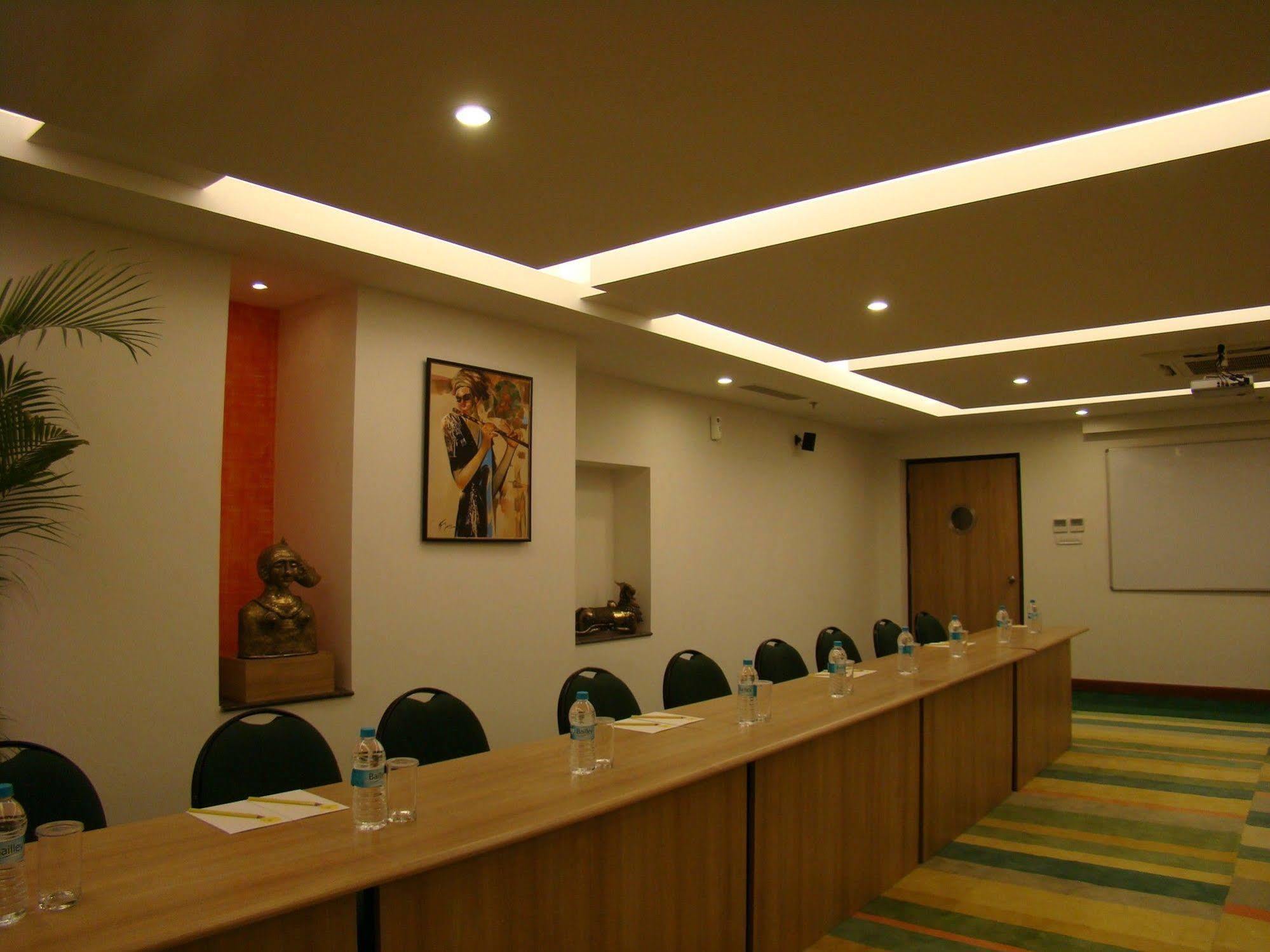 Lemon Tree Hotel Chennai Exterior foto